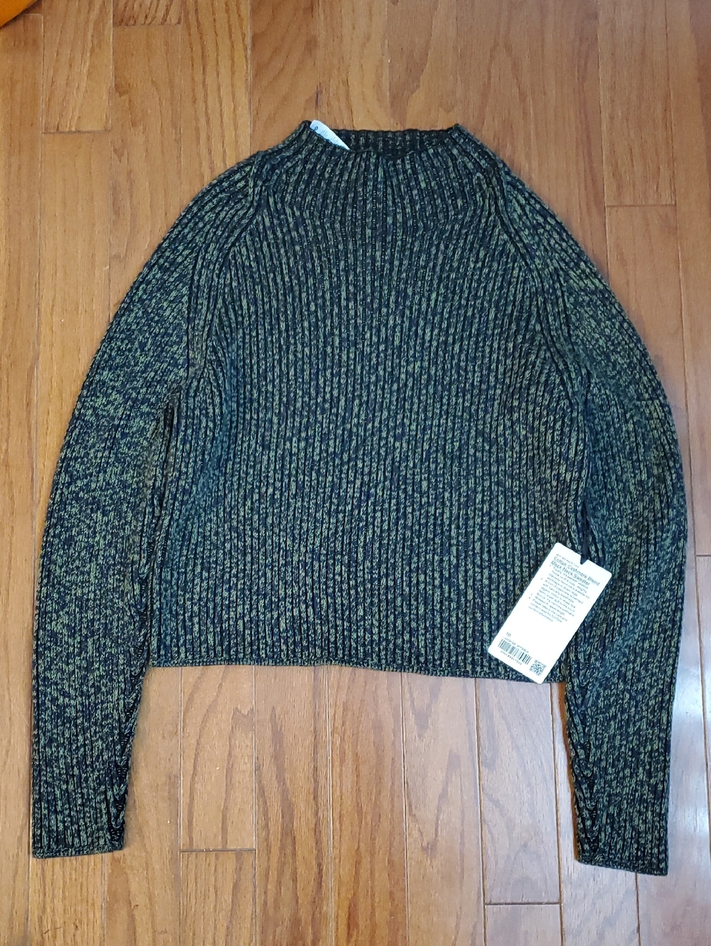 NWT Lululemon Sweater Green/black Size 10